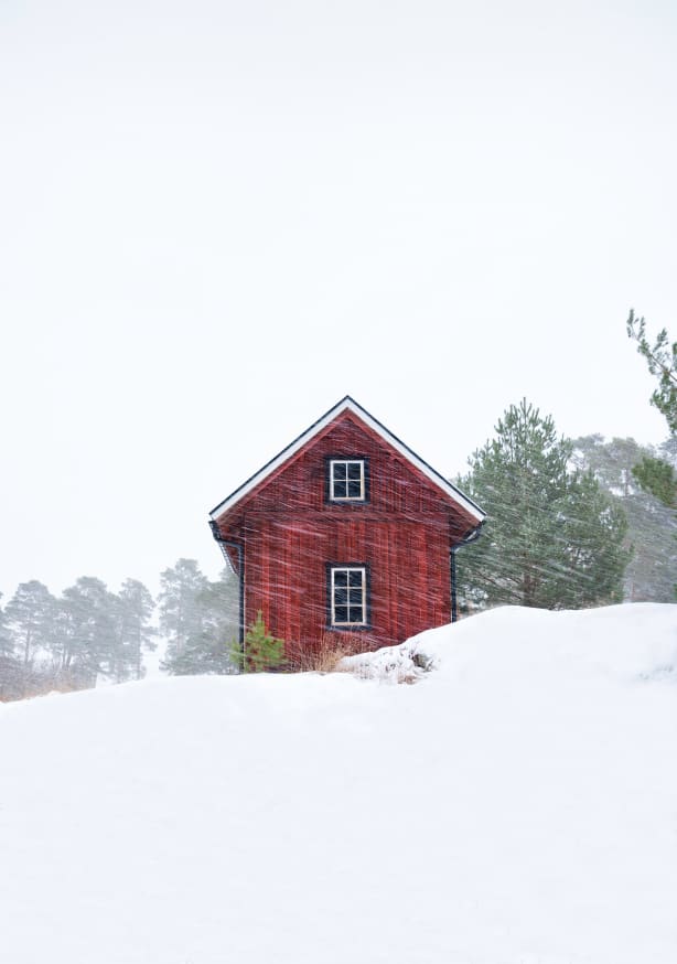 Quadro Old red house during snowstorm by Christian Lindsten - Obrah | Quadros e Posters para Transformar a Parede
