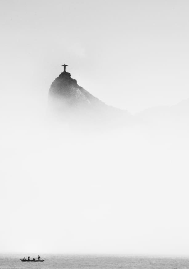 Quadro Cristo in the Mist by Trevor Cole - Obrah | Quadros e Posters para Transformar a Parede