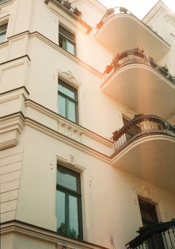 Quadro Analog Series Flares On Architecture
