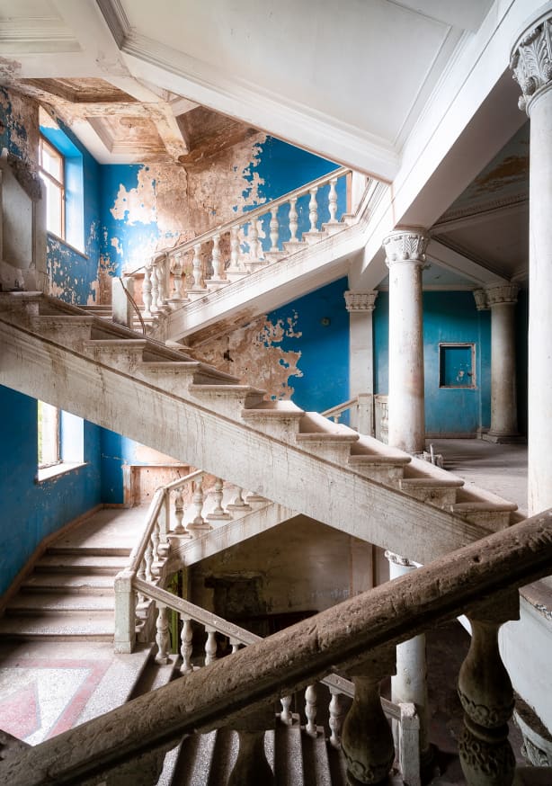 Quadro Blue Staircase By Roman Robroek