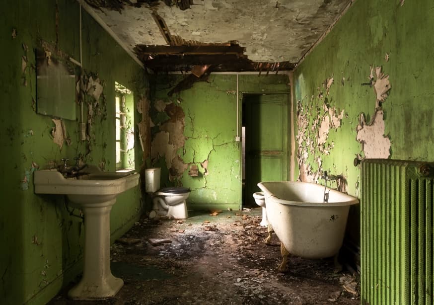 Quadro Green Bathroom by Roman Robroek