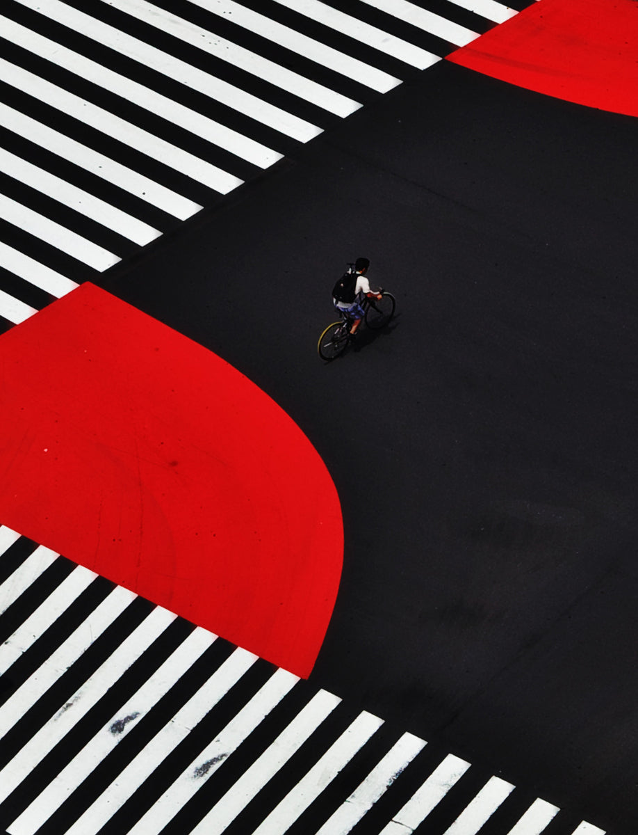 Quadro Along a Road by Keisuke Ikeda @