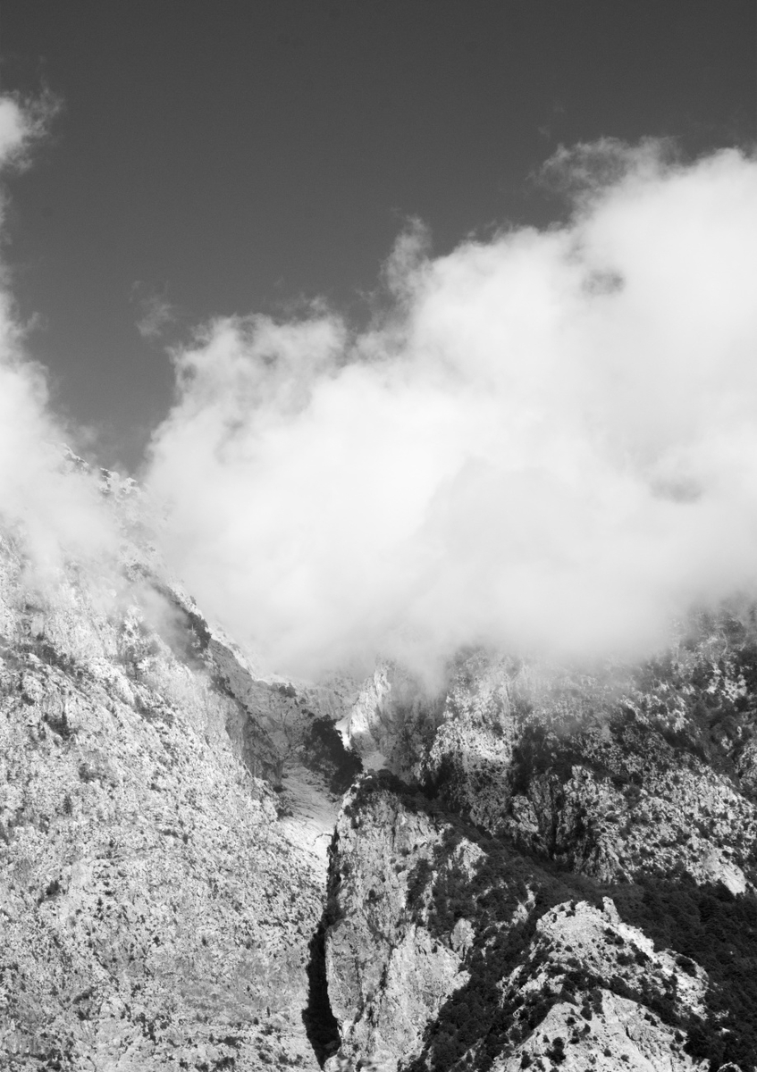 Quadro Hiking Through Mountains Clouds