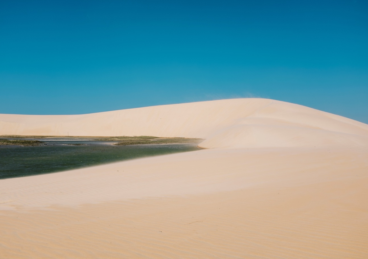 Quadro Lake At the Desert