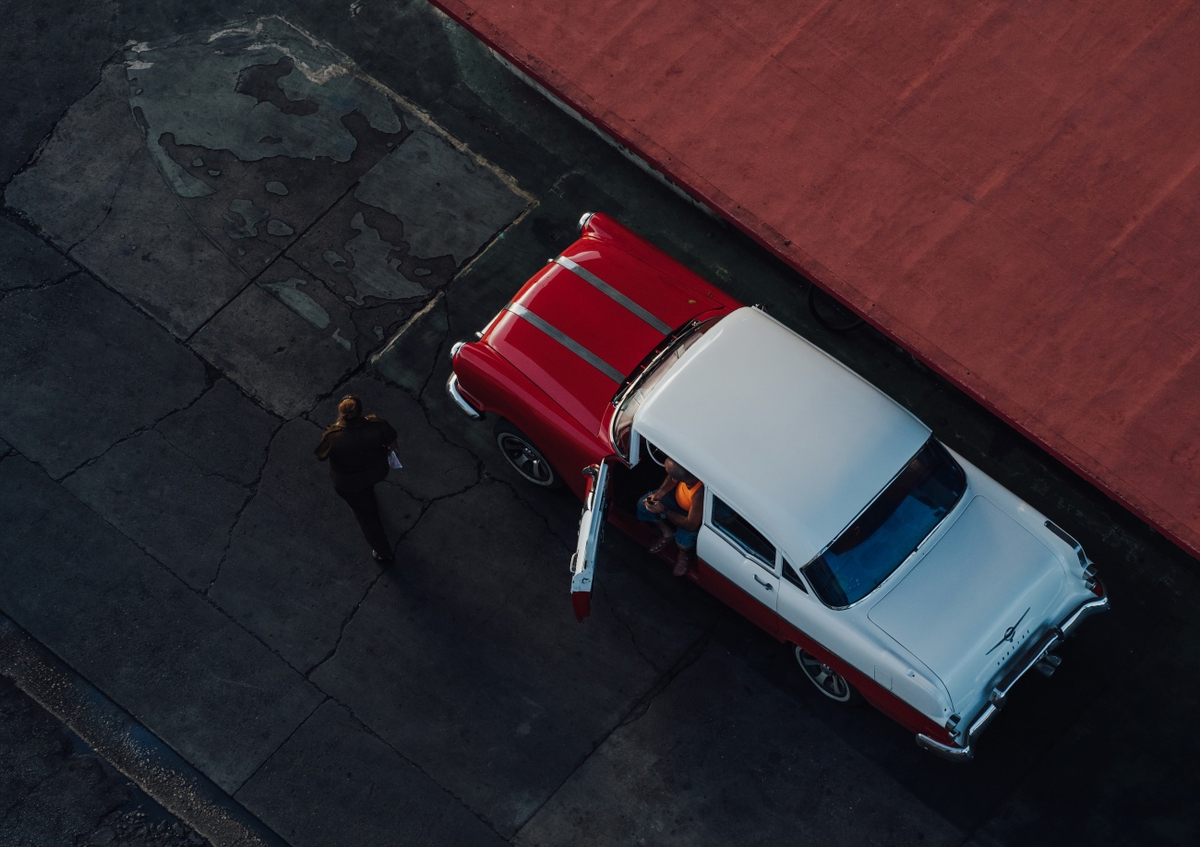 Quadro Red and White Car