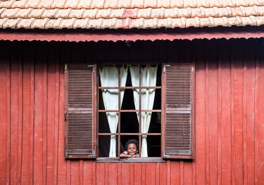 Quadro Mekdi in the Window Frame By Gloria Salgado Gispert - Obrah | Quadros e Posters para Transformar a Parede