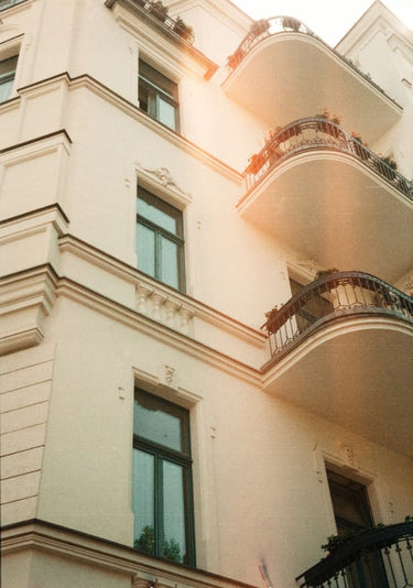 Quadro Analog Series Flares On Architecture