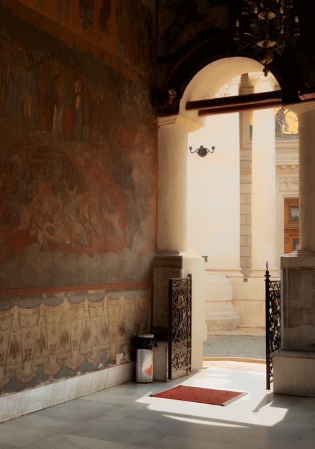 Quadro Entrance
