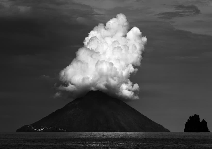 Quadro Stromboli Eruption By Hans Wolfgang Hawerkamp - Obrah | Quadros e Posters para Transformar a Parede