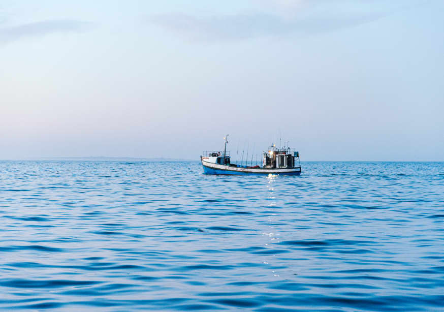 Quadro Fishing Boat At Sea - Obrah | Quadros e Posters para Transformar a Parede